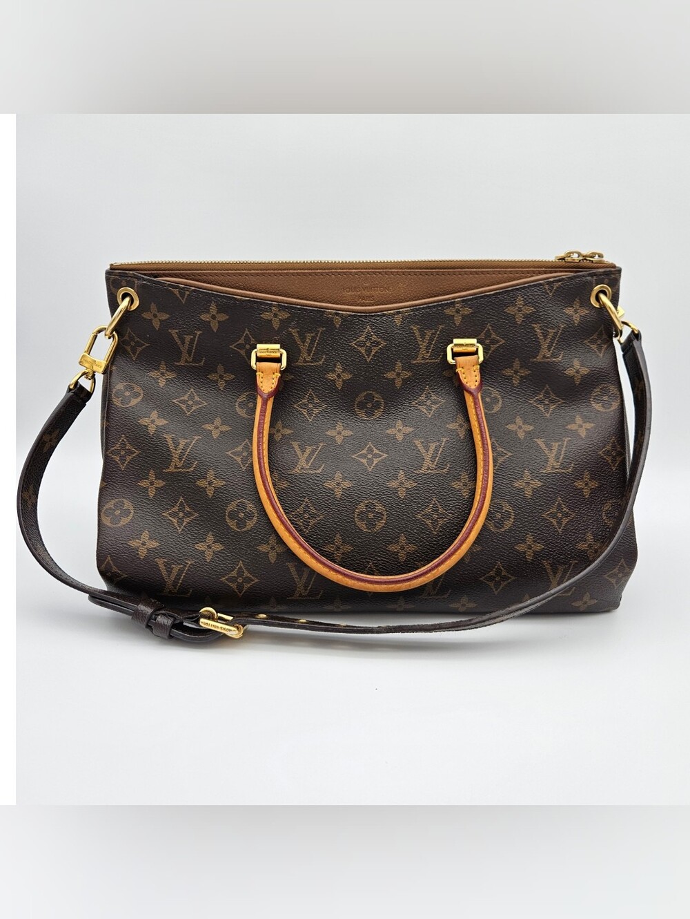 Authentic Louis Vuitton Pallas #4420M